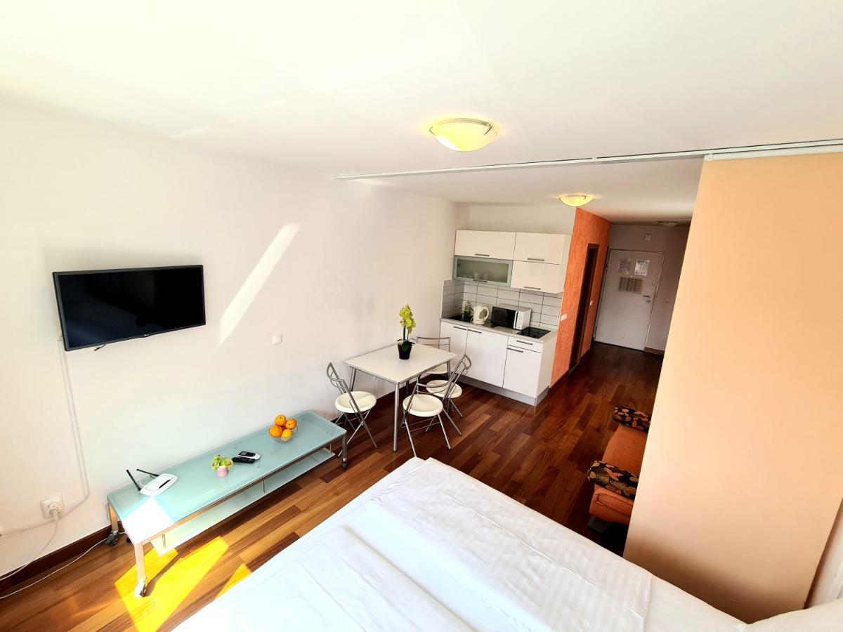 Veronika Apartment *